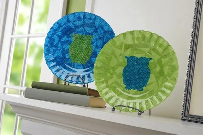 These decoupage glass plates are so easy to make - and they don't have to be owls. Choose your favorite fabric and shape; just add Mod Podge.