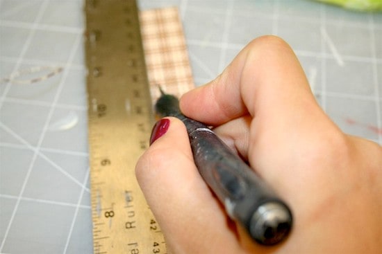 Cutting out paper using a craft knife and a ruler