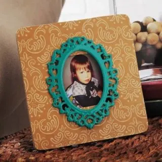 How to Decorate Your Own Photo Frame