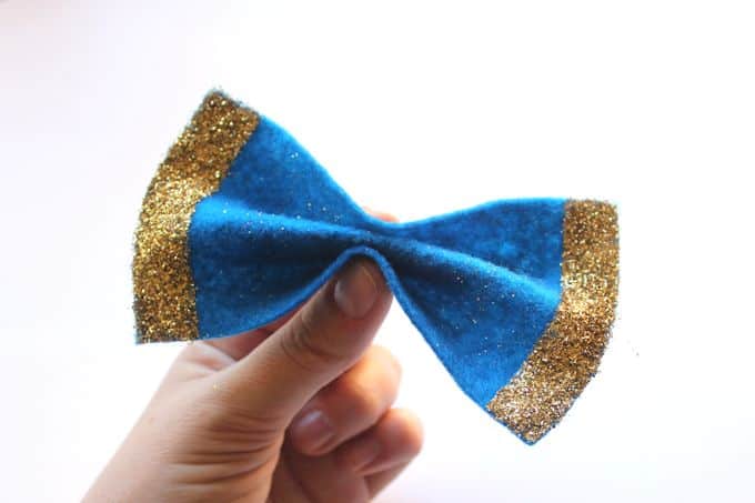 Two fingers pinching a felt bow
