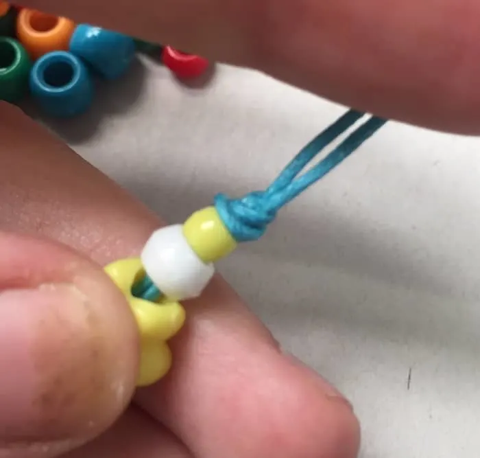 Knotting the thread at the end of the beads
