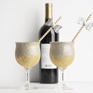 DIY Glitter Glasses for the Best Party Ever!