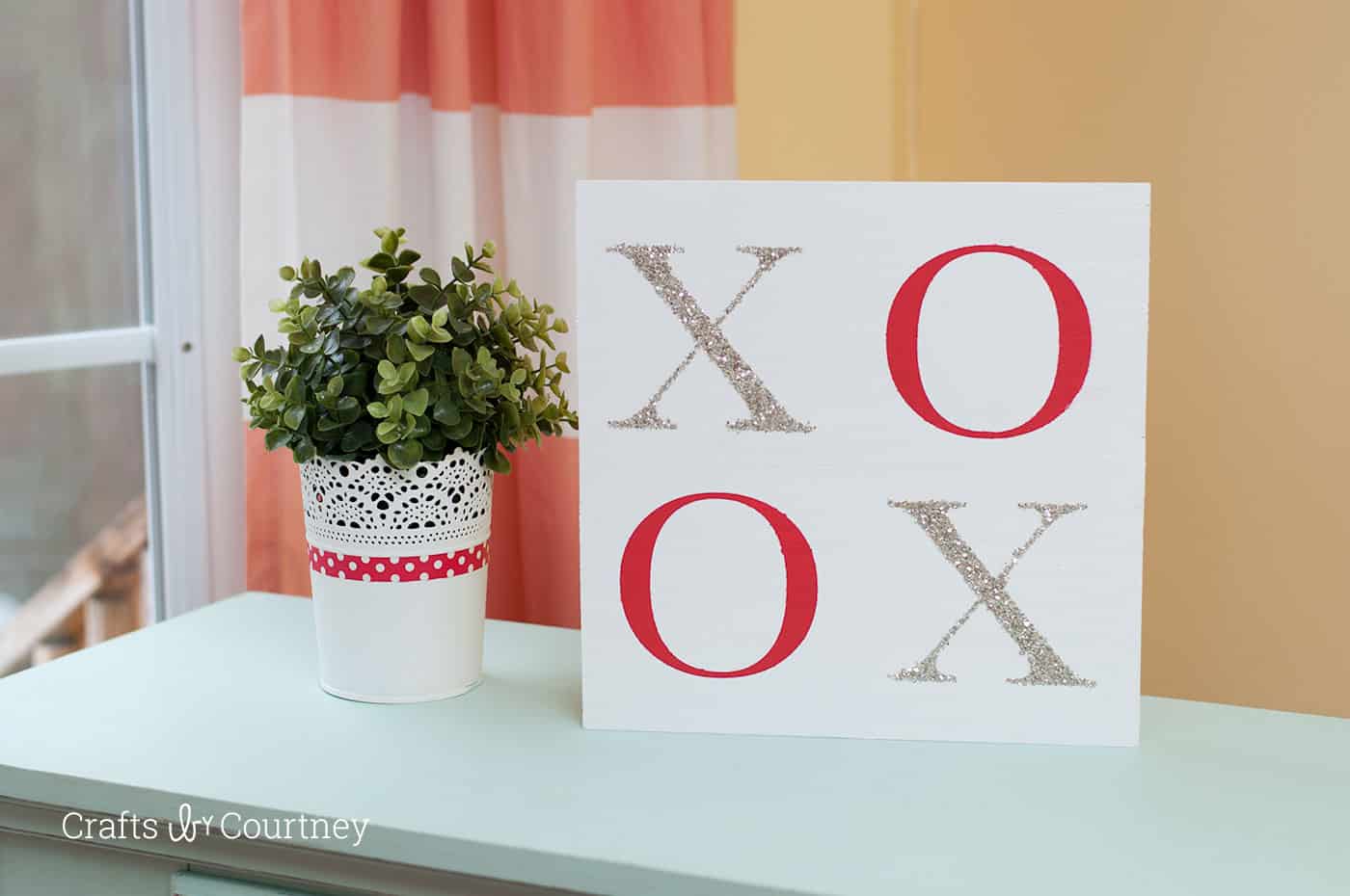 XOXO Valentine's Day Sign That's Cute and Simple