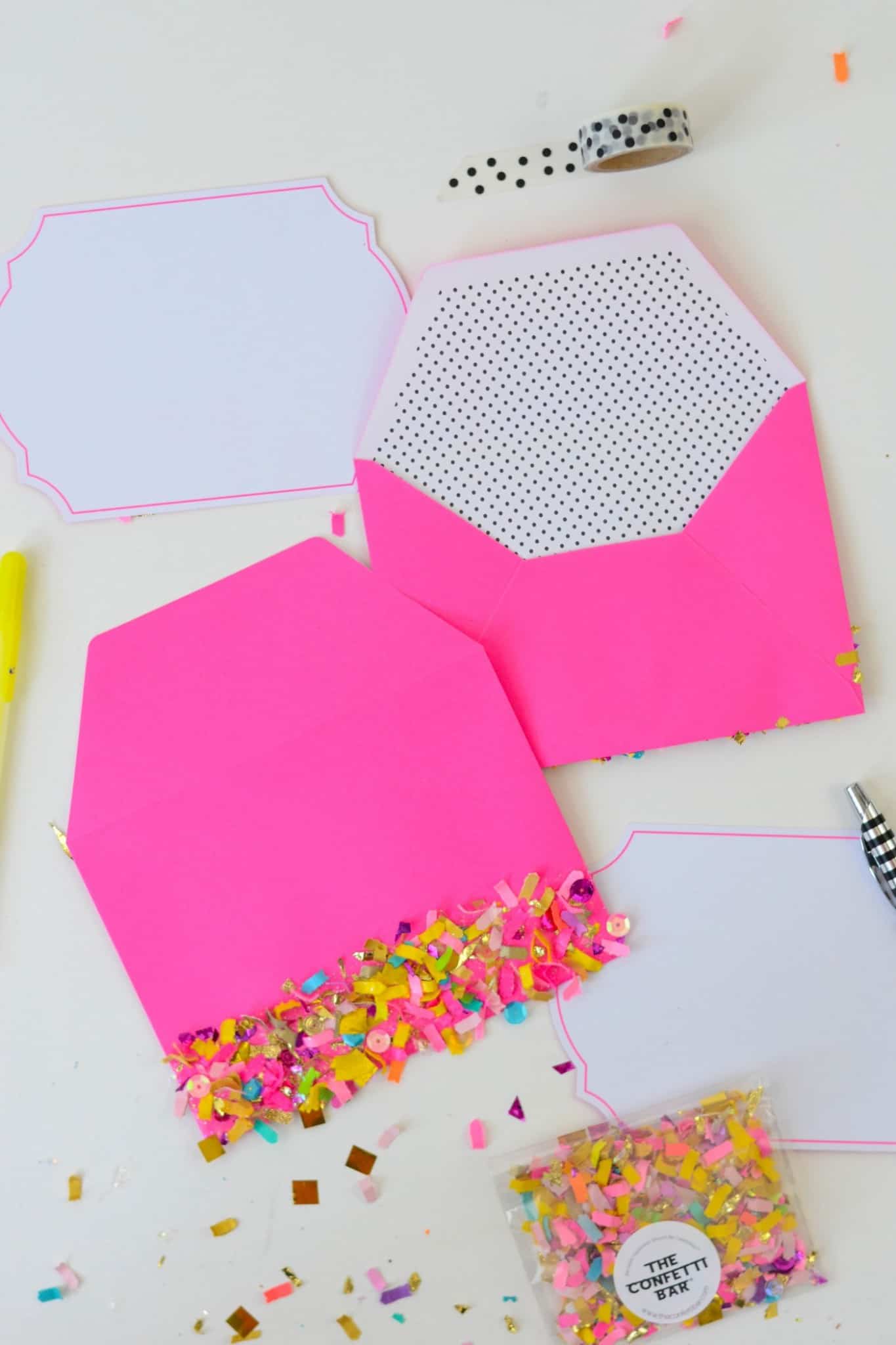 How to decorate envelopes with confetti