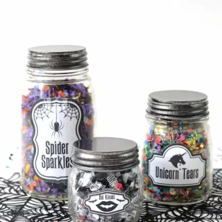 Confetti jars that glow in the dark make a perfect party favor for a Halloween celebration. Because who doesn't love confetti?! Get a free printable too!