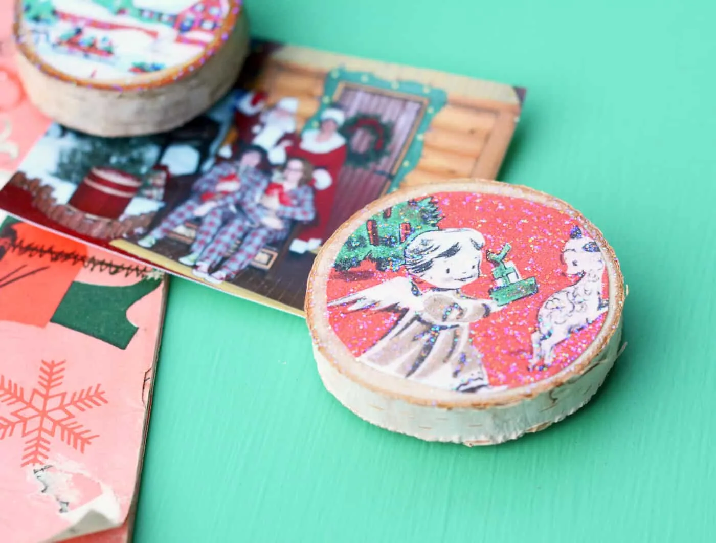 Wood slice holiday magnets with vintage images