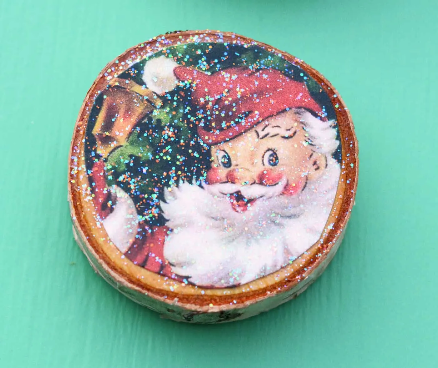 How to Paint Wooden Ornaments for Christmas - Mod Podge Rocks