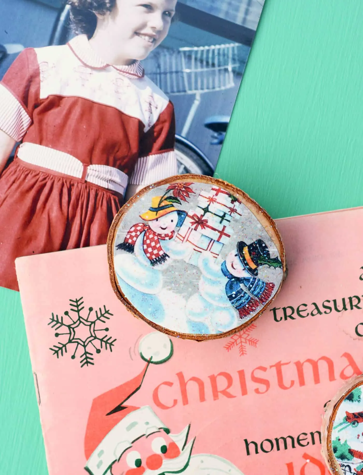 Easy DIY Christmas Magnets Made from Wood Slices - DIY Candy