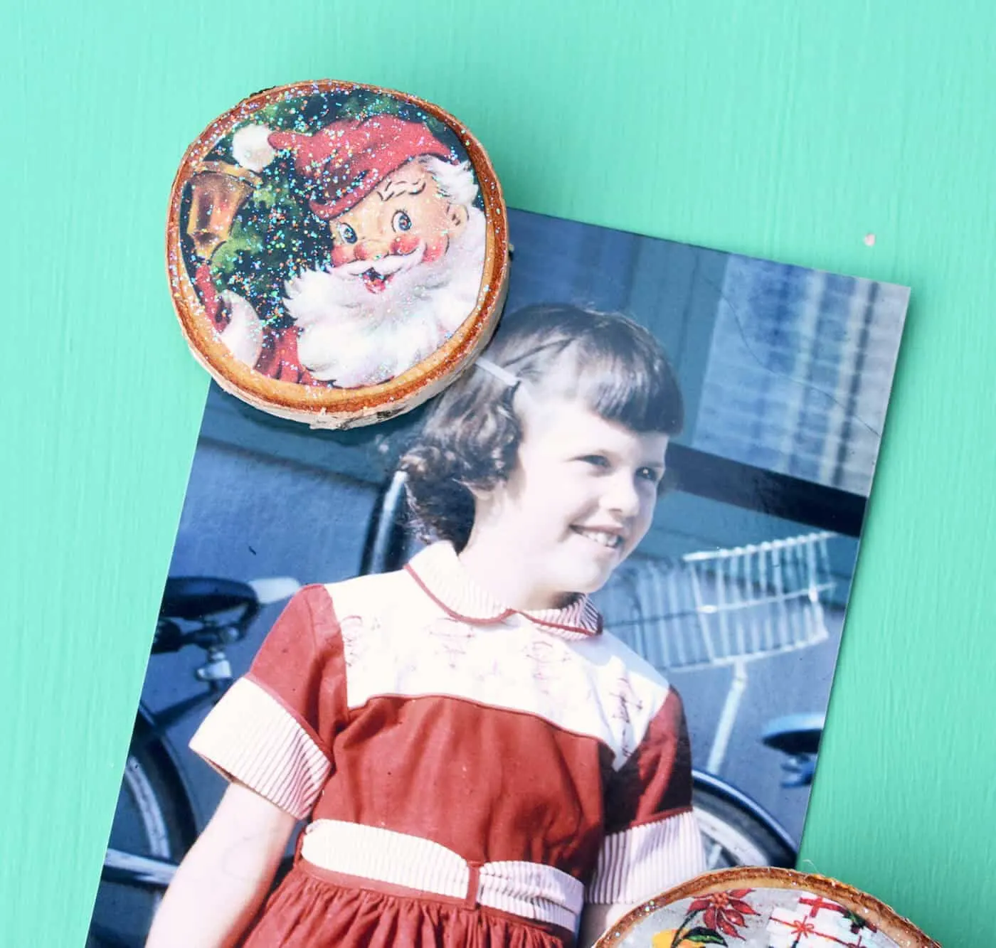 Learn how to make sparkly Christmas magnets with Mod Podge on wood slices