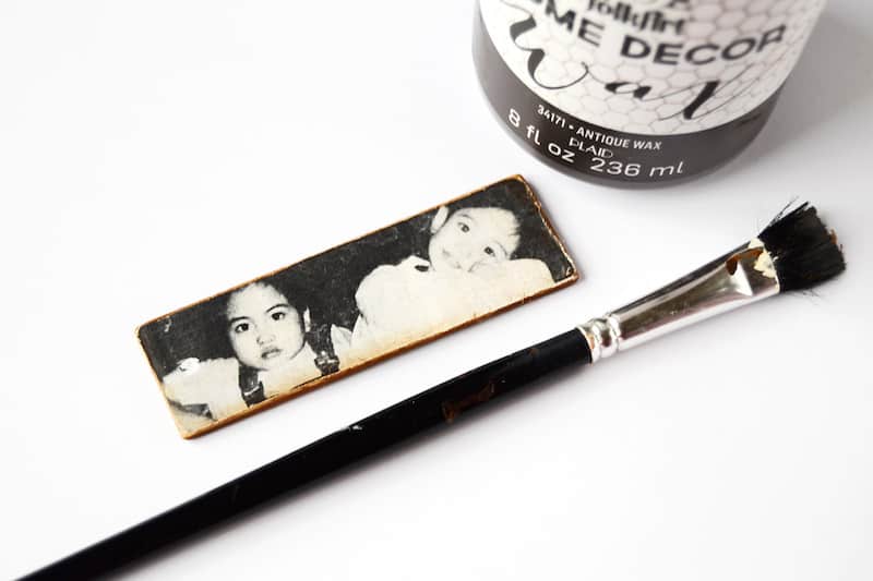 Create a photo keychain that comes together in a matter of minutes (excluding dry time). This is a perfect gift for Mother's Day!