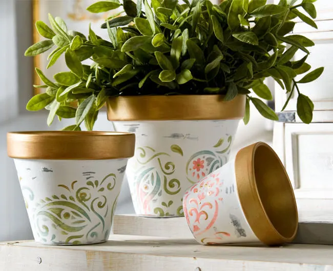 TERRACOTTA POT MAKEOVER - Decorate with Tip and More