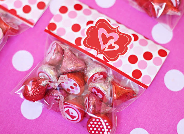 Valentine's Baskets with Hershey / Free Printable Valentines - Kiki &  Company