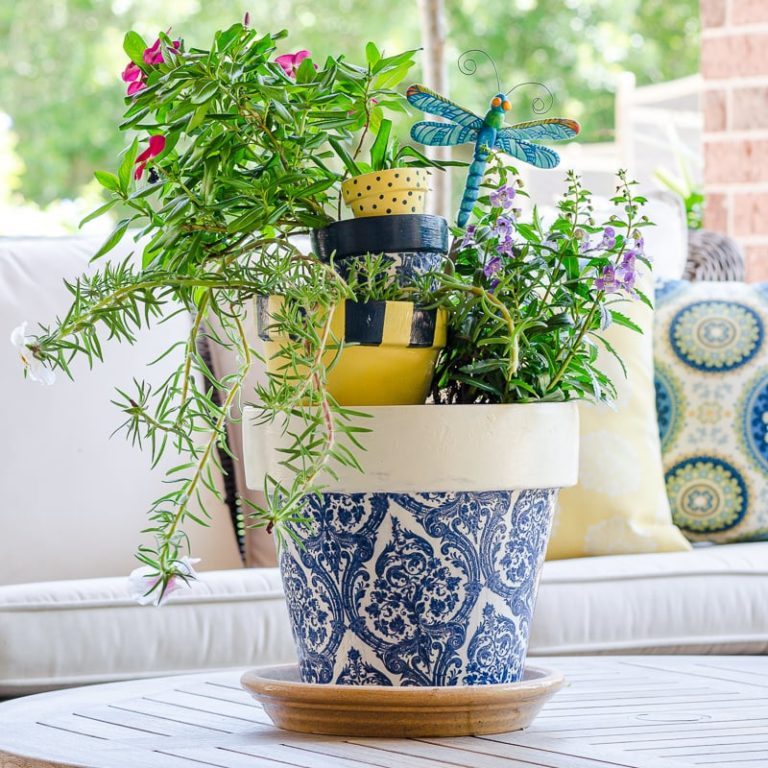 How to Decoupage Flower Pots with Napkins