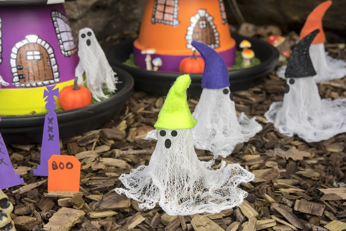 Mini Stiffy ghosts with gnome hats