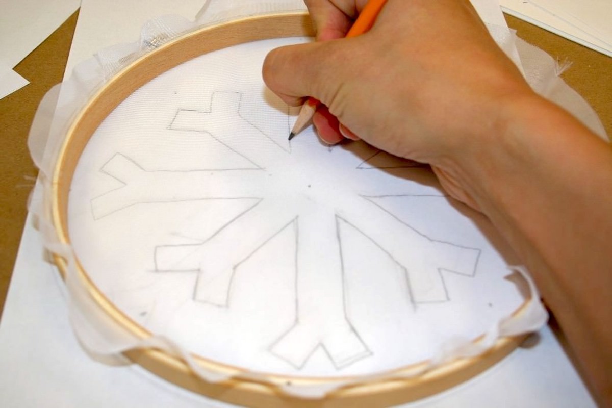 Tracing a design onto a screen with a pencil
