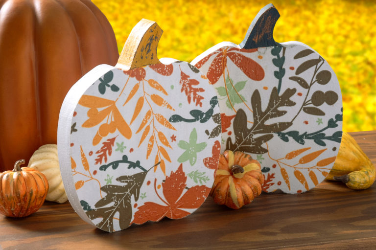 How to decorate wood pumpkins