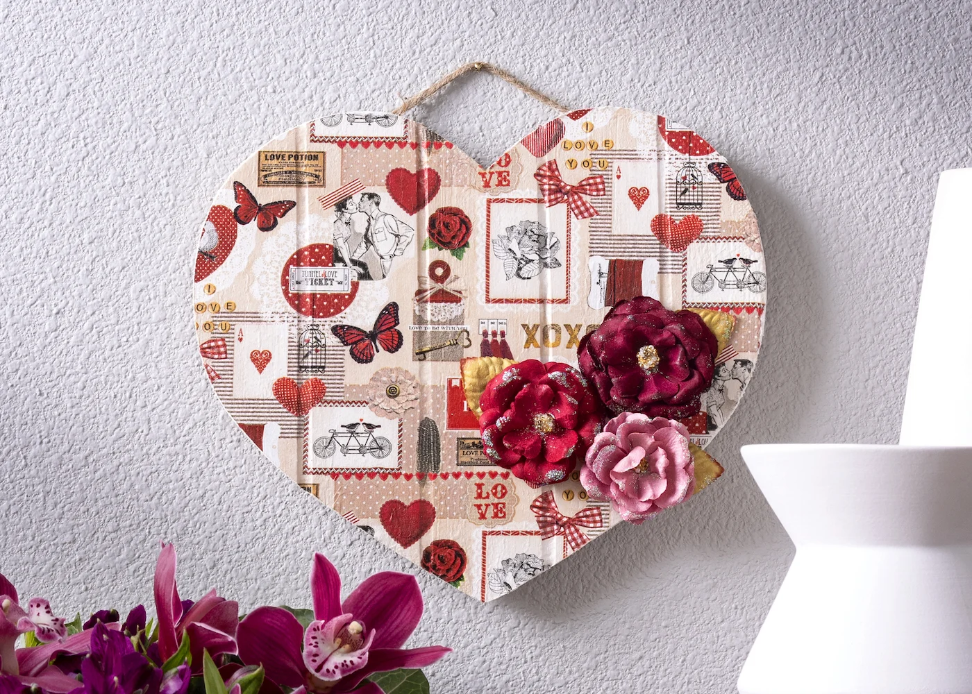 decorate a wood pallet heart
