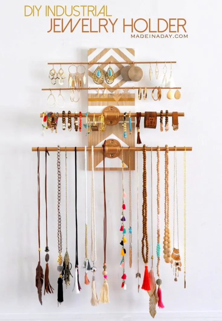 Quick DIY Hanging Jewelry Organizer