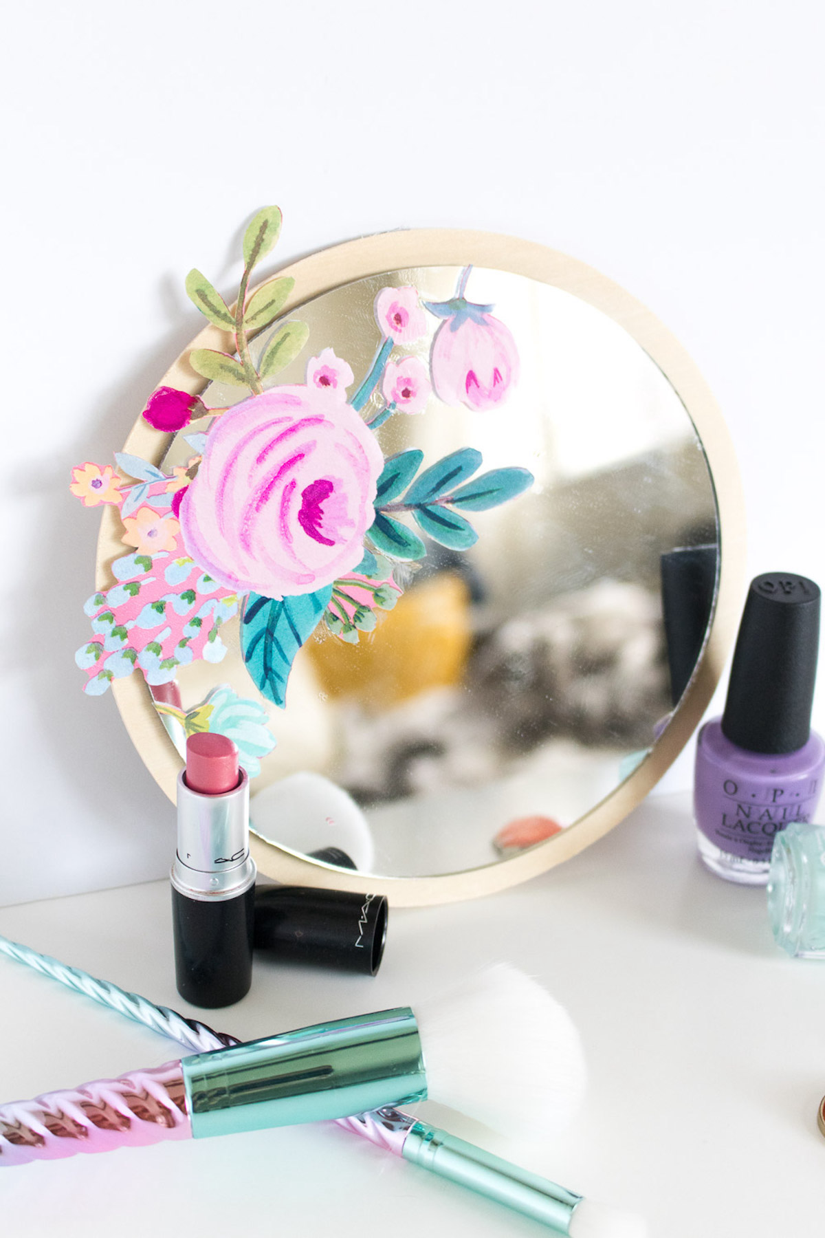 decorate a mirror with Mod Podge