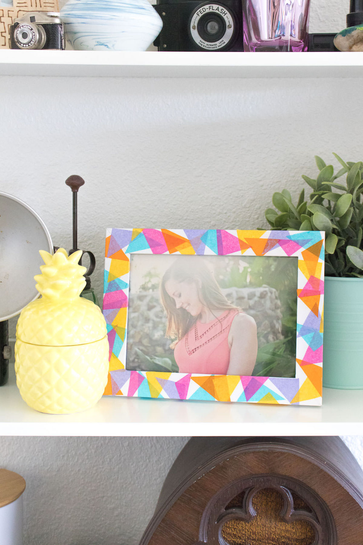 how to decorate a picture frame with tissue paper