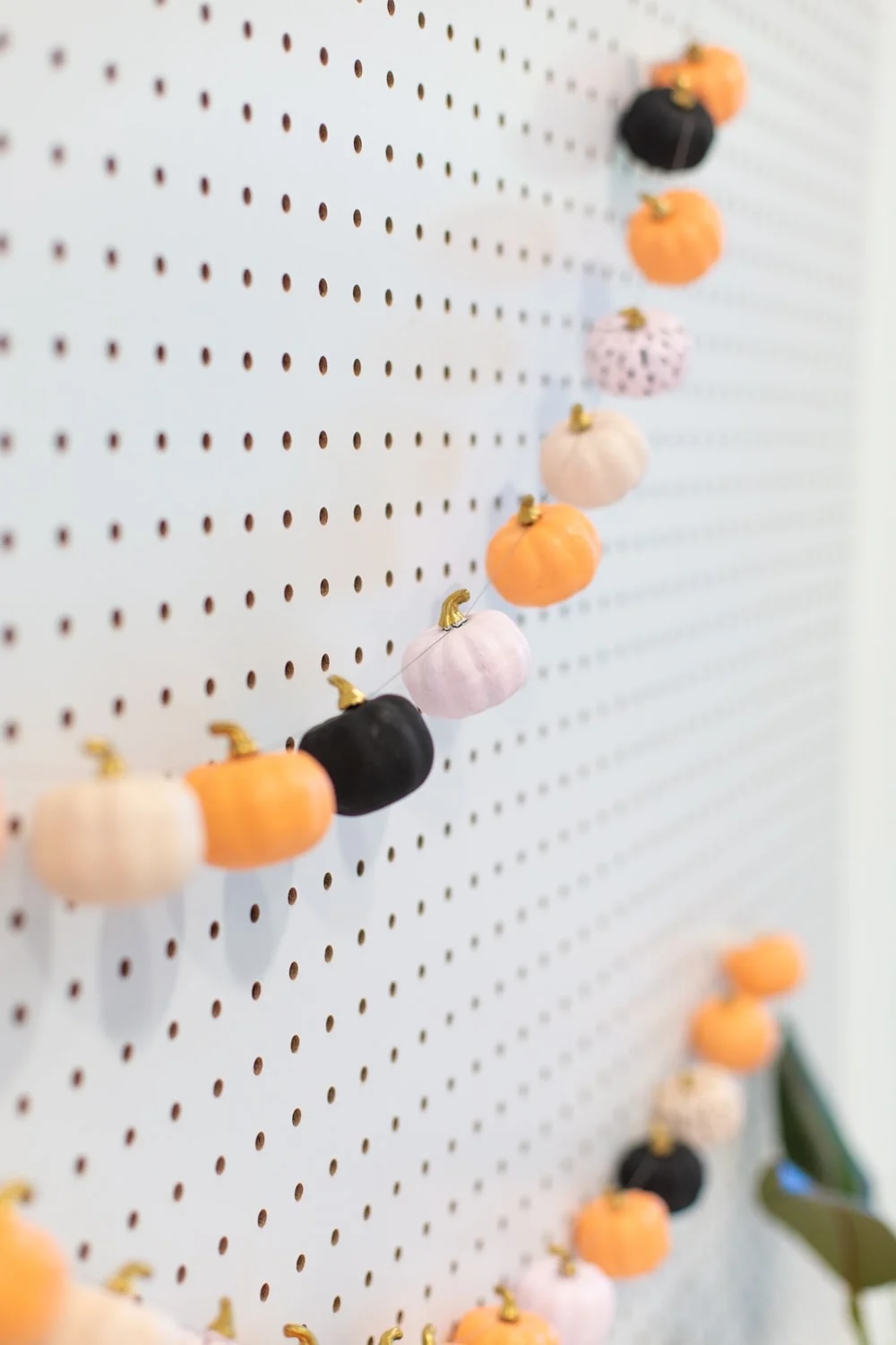 DIY pumpkin garland