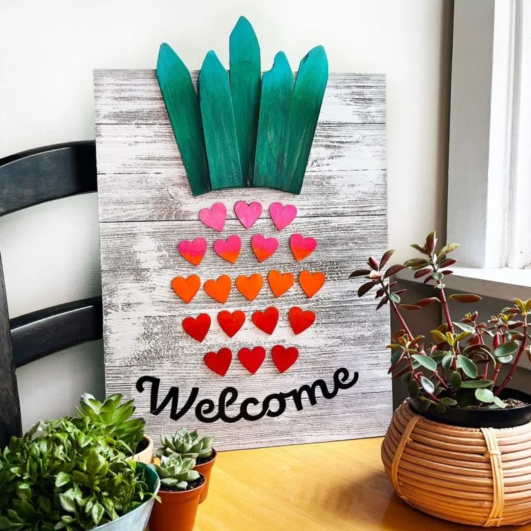 easy diy pineapple sign using wooden hearts