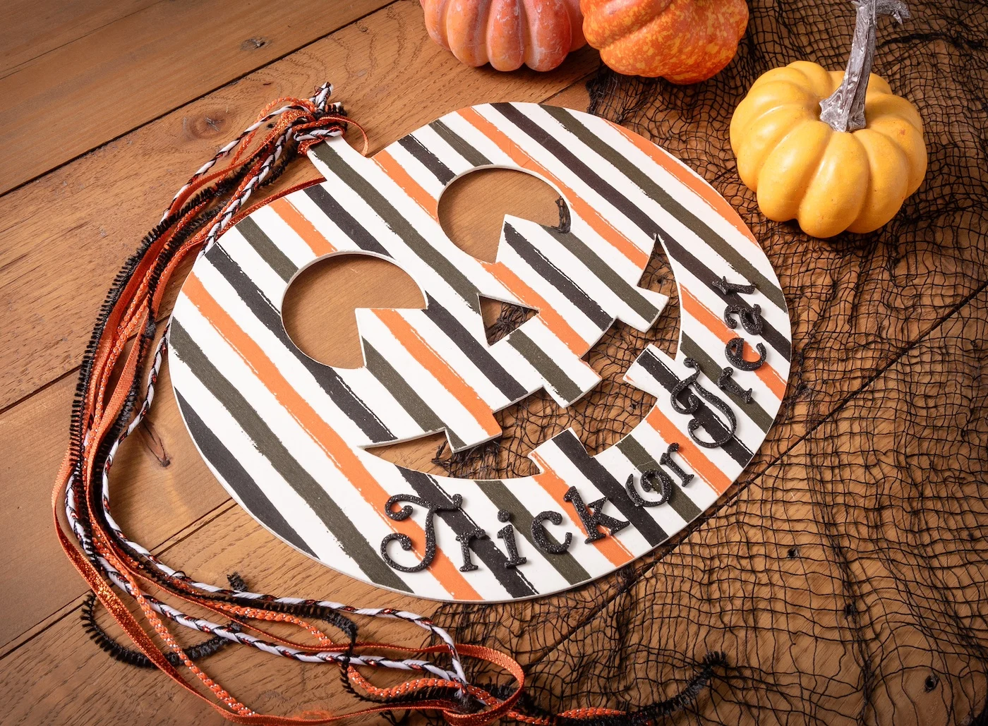 How to decorate a wood Dollar Tree pumpkin