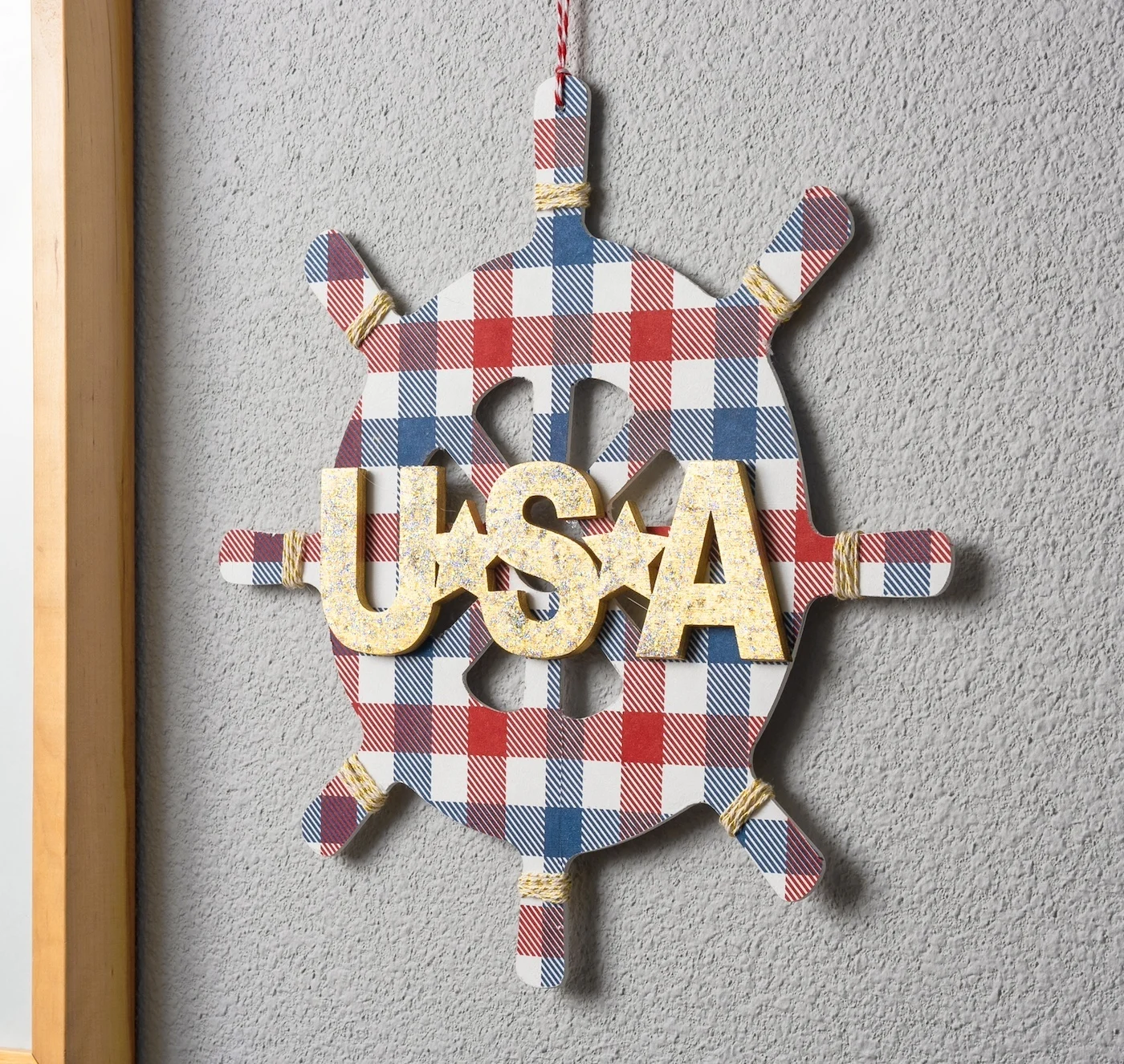 Sparkly Nautical 4th of July Wall Decor on a Budget