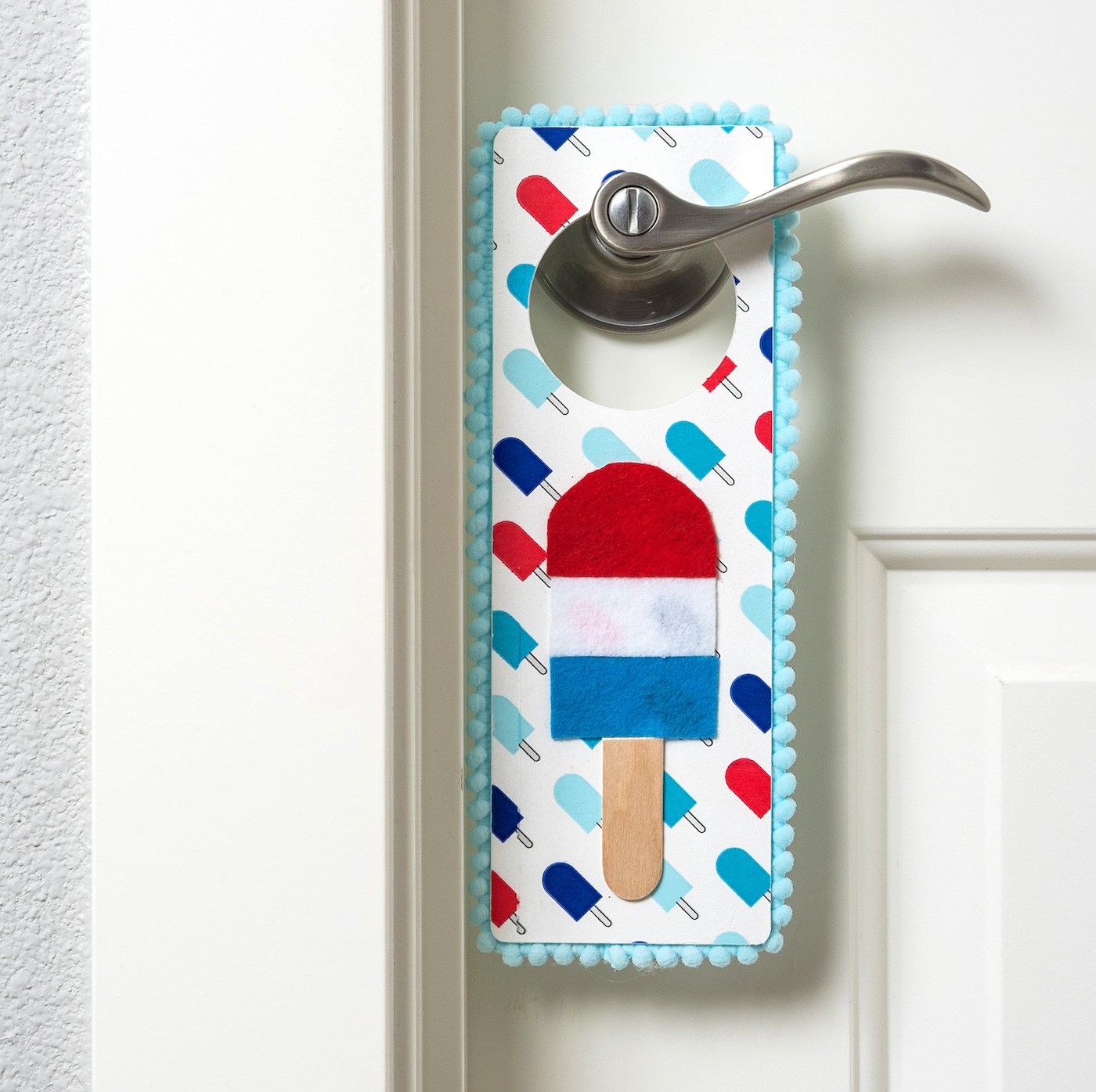 fourth of july door hanger with bomb pops