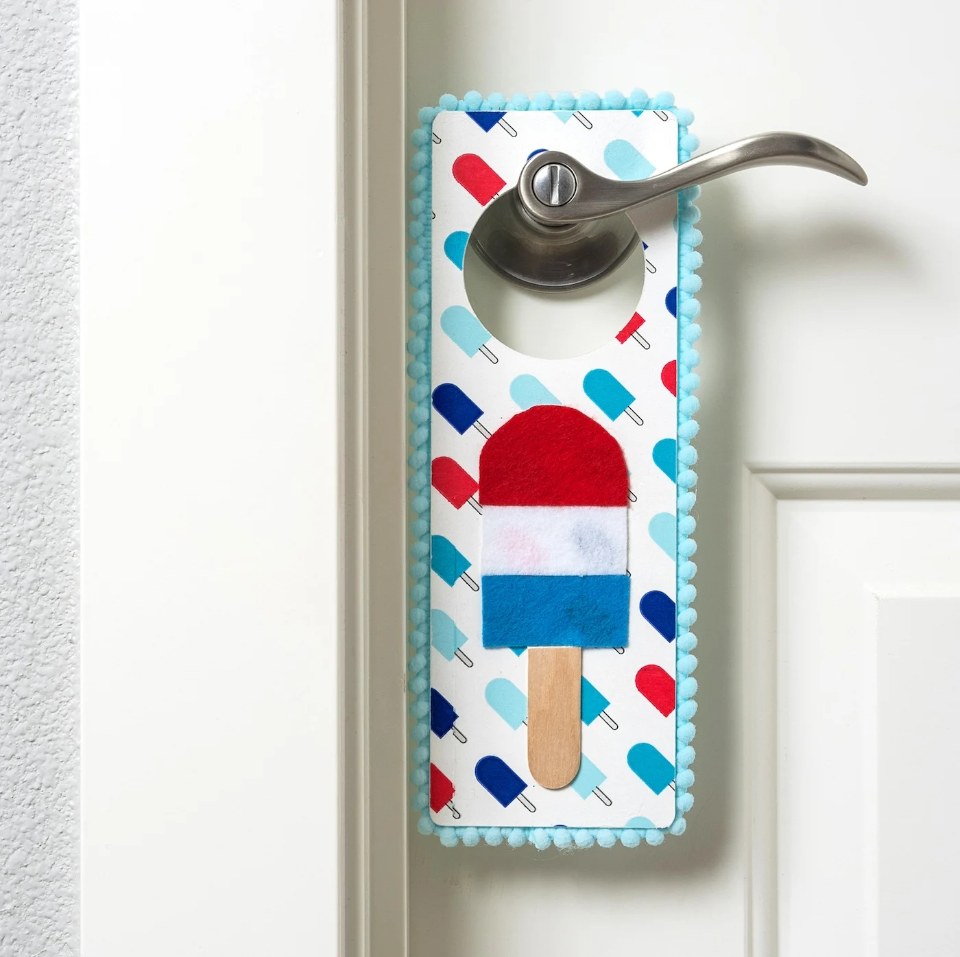 fourth of july door hanger with bomb pops