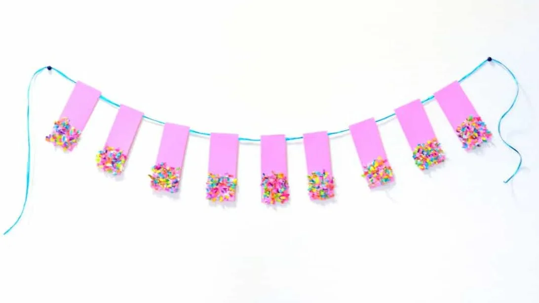 How to make a paper banner with confetti